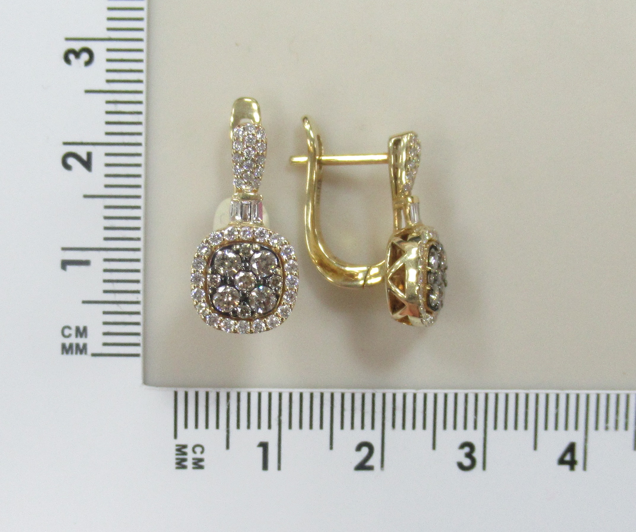 Серьги из желтого золота с бриллиантами